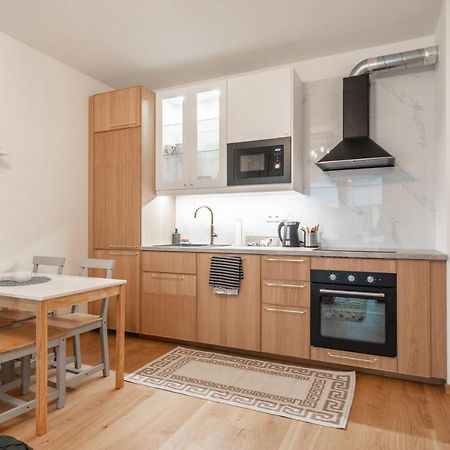 Apartment With Balcony Prag Eksteriør billede