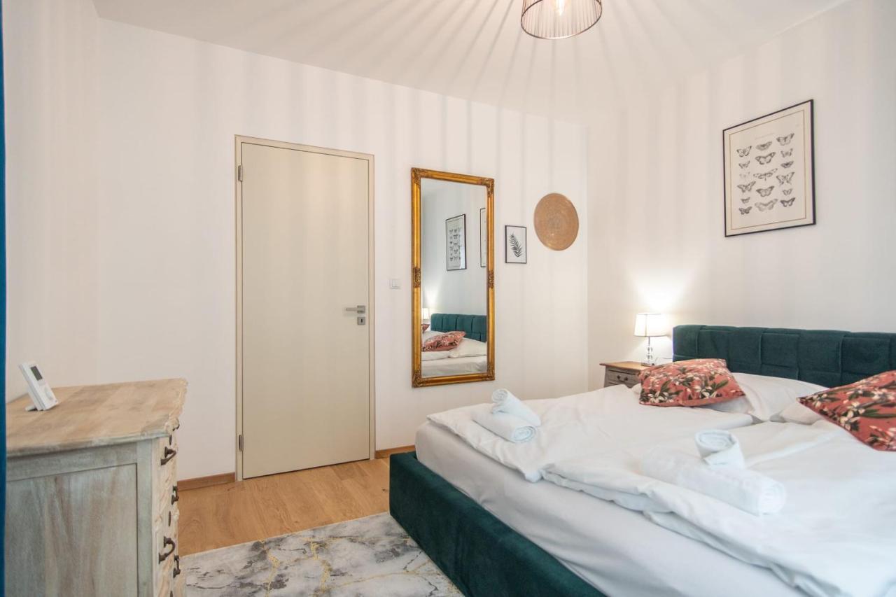 Apartment With Balcony Prag Eksteriør billede
